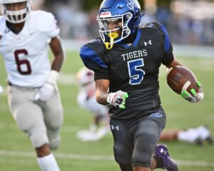 WVU signee Dom Collins wins Kennedy and Moss Awards as WV's best player and receiver